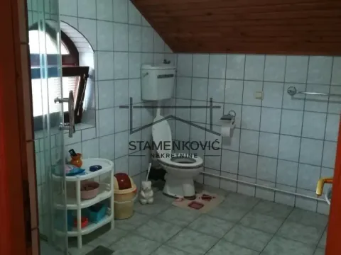 Prodaja, kuća, 250m², Novo naselje, Novi Sad - image 9