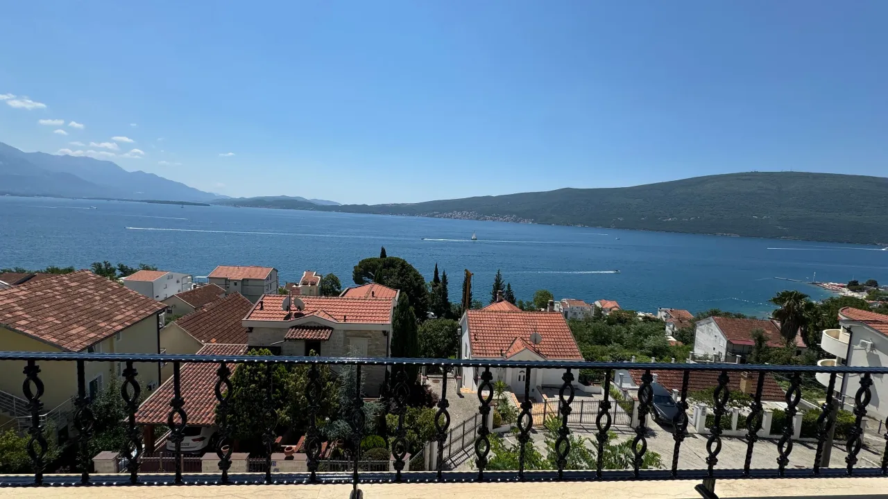 Sale, three bedroom apartment, 105m², Bijela, Herceg Novi