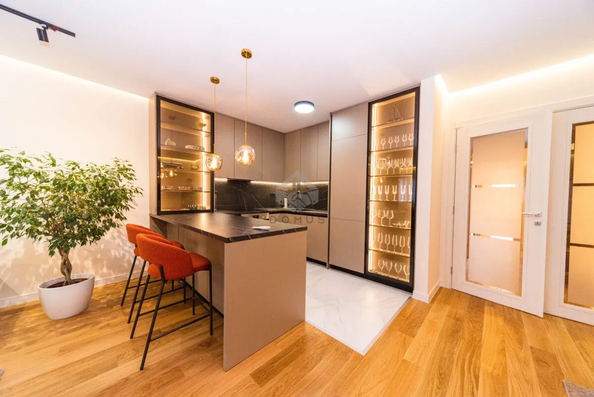 Izdavanje, dvosoban stan, 108m², Central Point, Podgorica