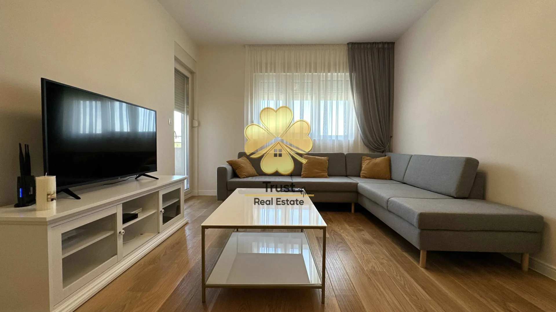 Izdavanje, dvosoban stan, 70m², Central Point, Podgorica