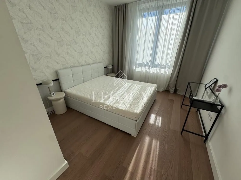 Izdavanje, trosoban stan, 83m², Savski Venac, Beograd