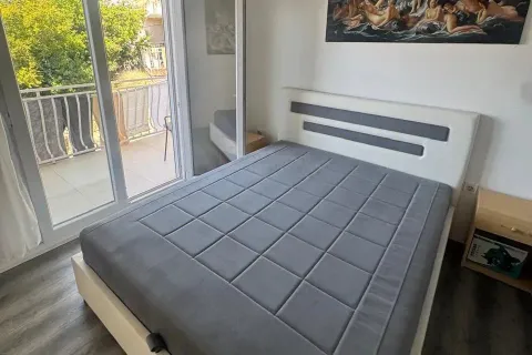 Bedroom with a double bed and access to the terrace. - image 7