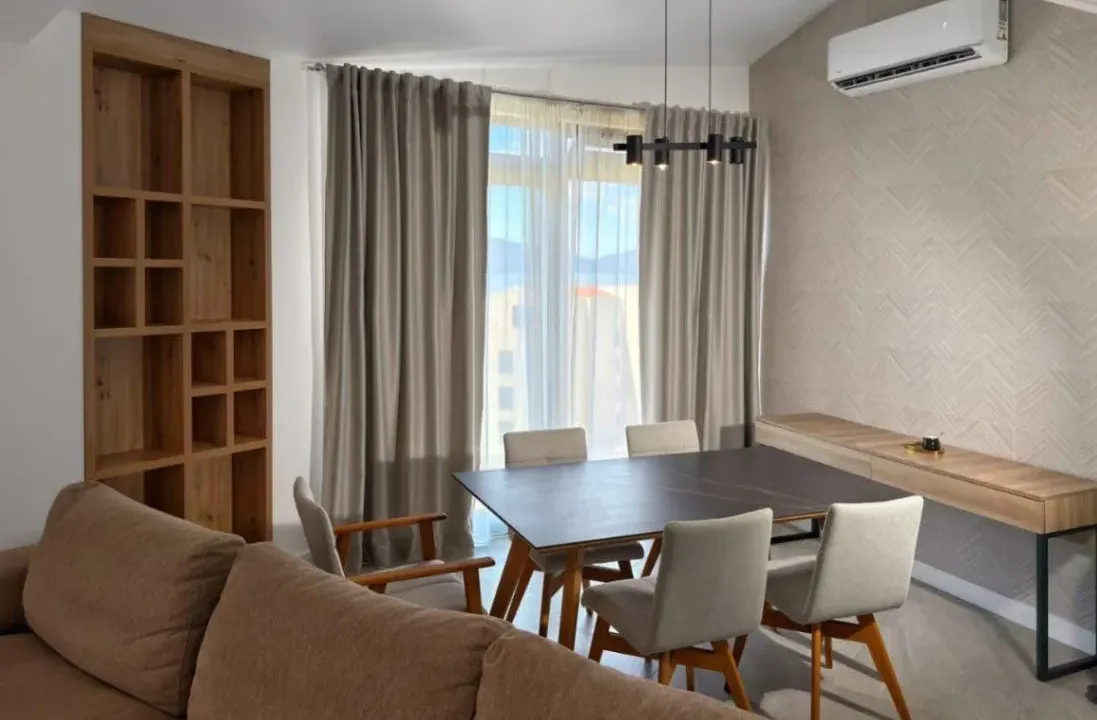 Izdavanje, dvosoban stan, 185m², Tivat, Crna Gora