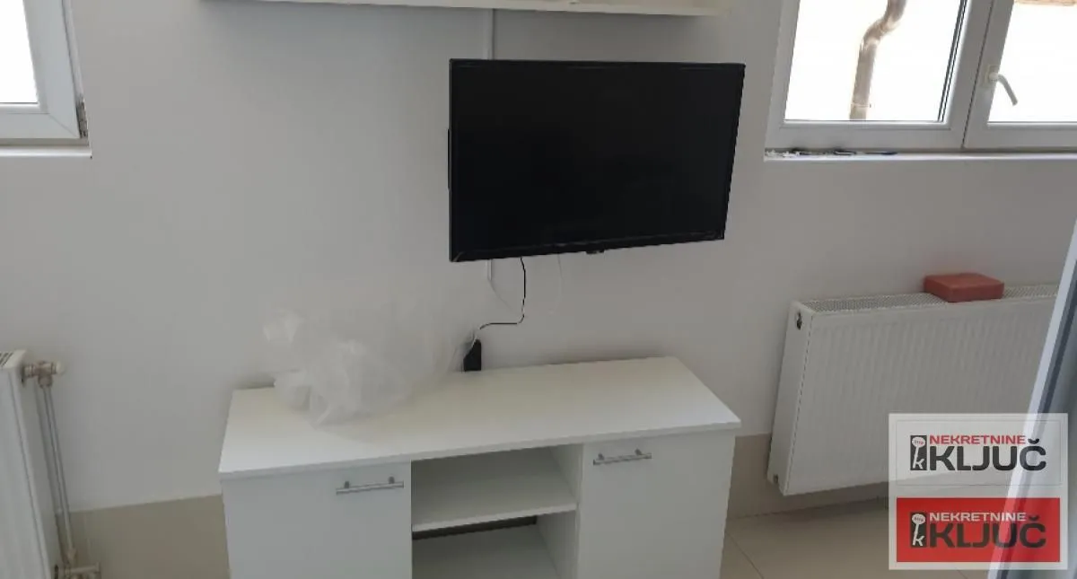 Izdavanje, jednosoban stan, 50m², Petrovaradin, Novi Sad