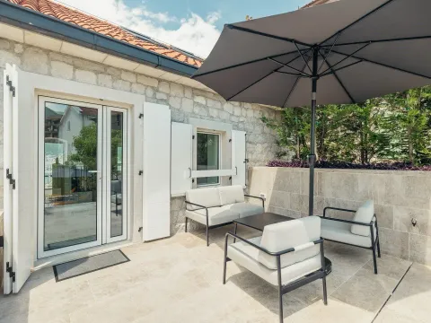 Izdavanje, kuća, 170m², Donja Lastva, Tivat - image 29