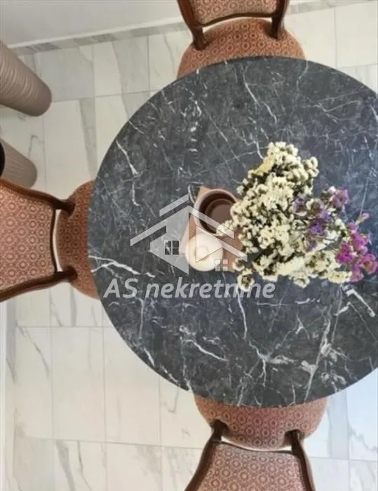 Izdavanje, trosoban stan, 94m², Savski Venac, Beograd