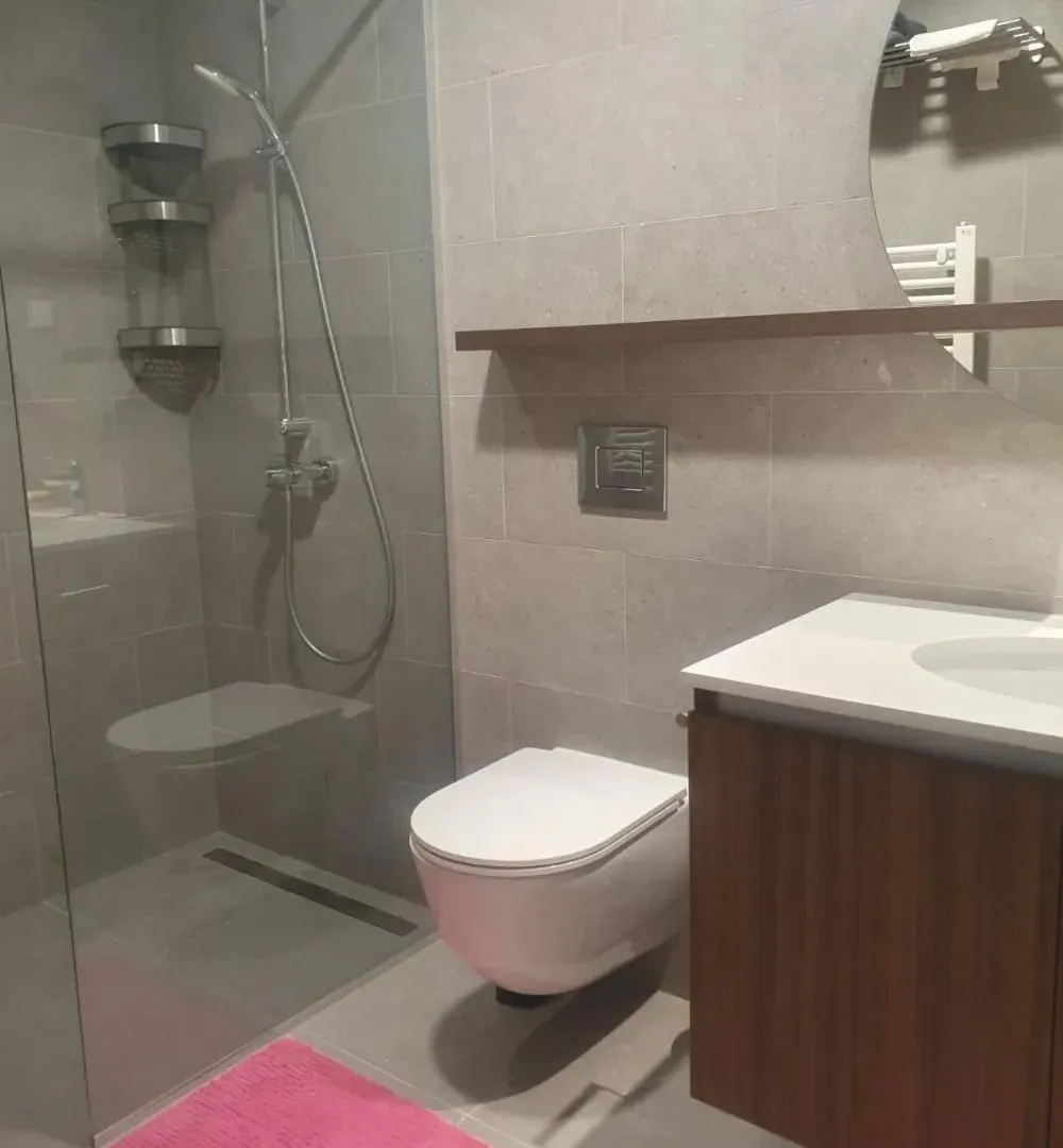 Izdavanje, trosoban stan, 72m², Savski Venac, Beograd