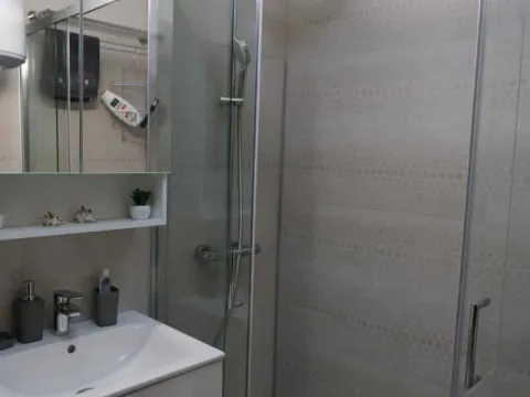 Izdavanje, dvosoban stan, 76m², Blok 5, Podgorica - image 9