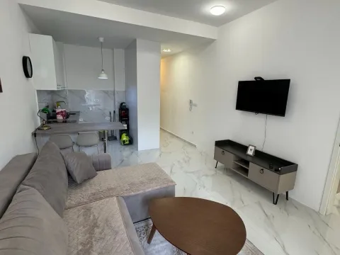 Rent, one bedroom apartment, 38m², Bulevar, Budva - image 3