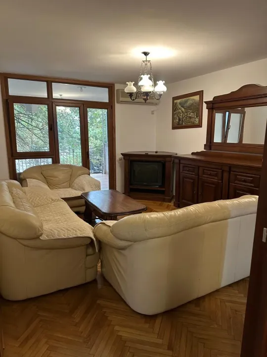 Izdavanje, trosoban stan, 110m², Centar, Bar