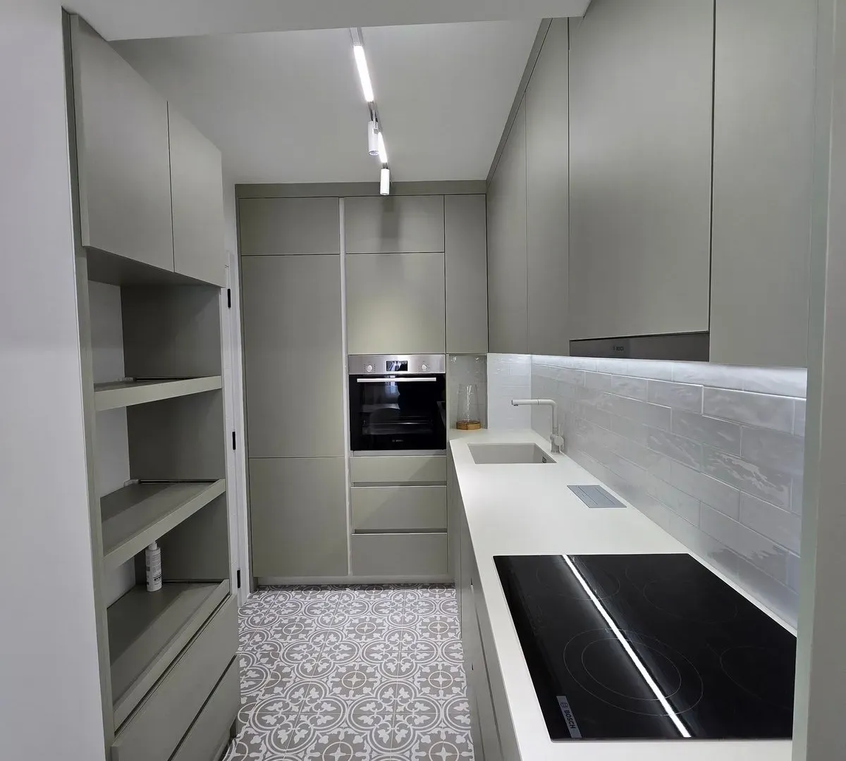 Prodaja, dvosoban stan, 70m², Centar, Tivat