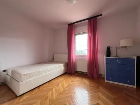 Izdavanje, kuća, 330m², Tološi, Podgorica - image 10