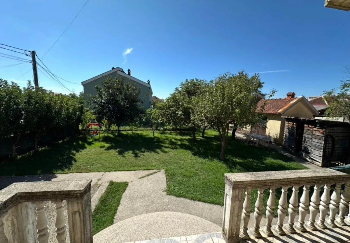 Prodaja, kuća, 270m², Tološi, Podgorica