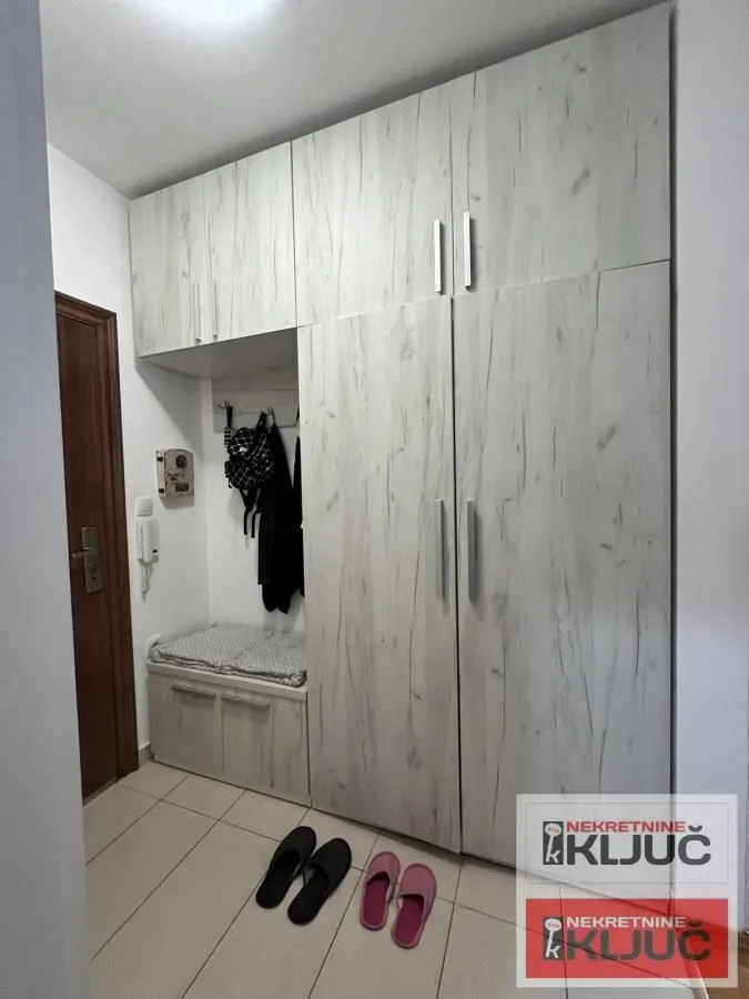 Prodaja, četvorosoban stan, 77m², Bulevar patrijarha Pavla, Novi Sad Sve Podlokacije