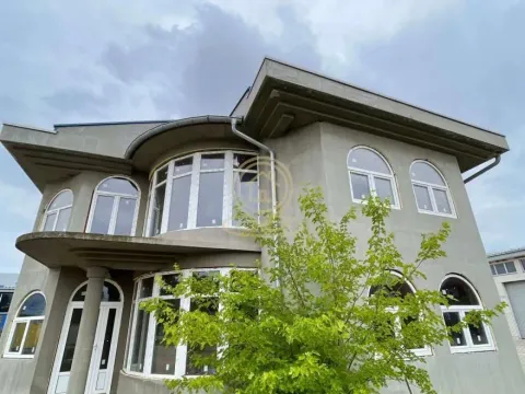 Izdavanje, poslovni prostor, 170m², Šid, Srbija - image 4