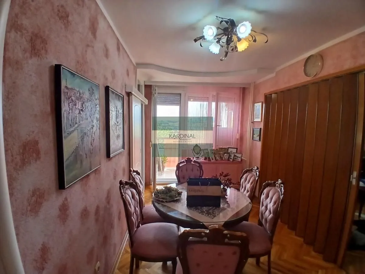 Prodaja, trosoban stan, 73m², Centar, Jagodina