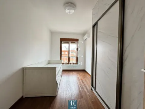 Izdavanje, dvosoban stan, 75m², Master Kvart, Podgorica - image 11