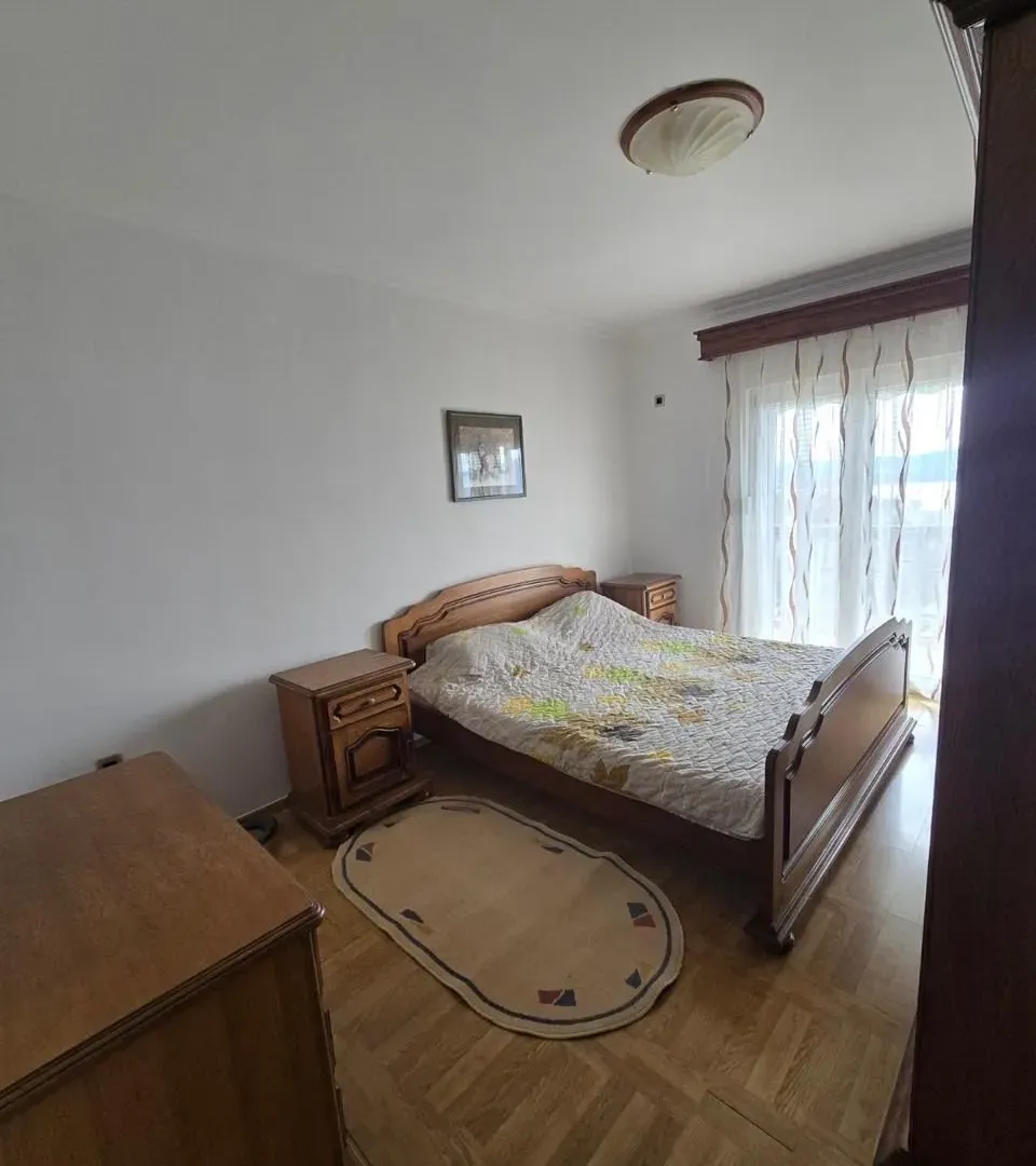 Izdavanje, dvosoban stan, 80m², Tripovići, Tivat