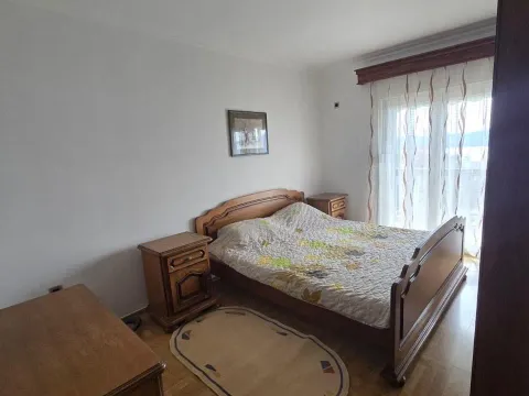 Rent, two bedroom apartment, 80m², Tripovići, Tivat - image 11