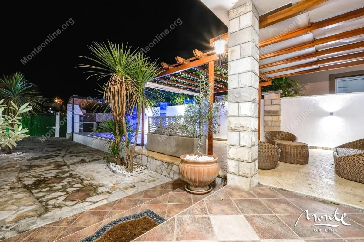 Prodaja, kuća, 198m², Tivat, Crna Gora