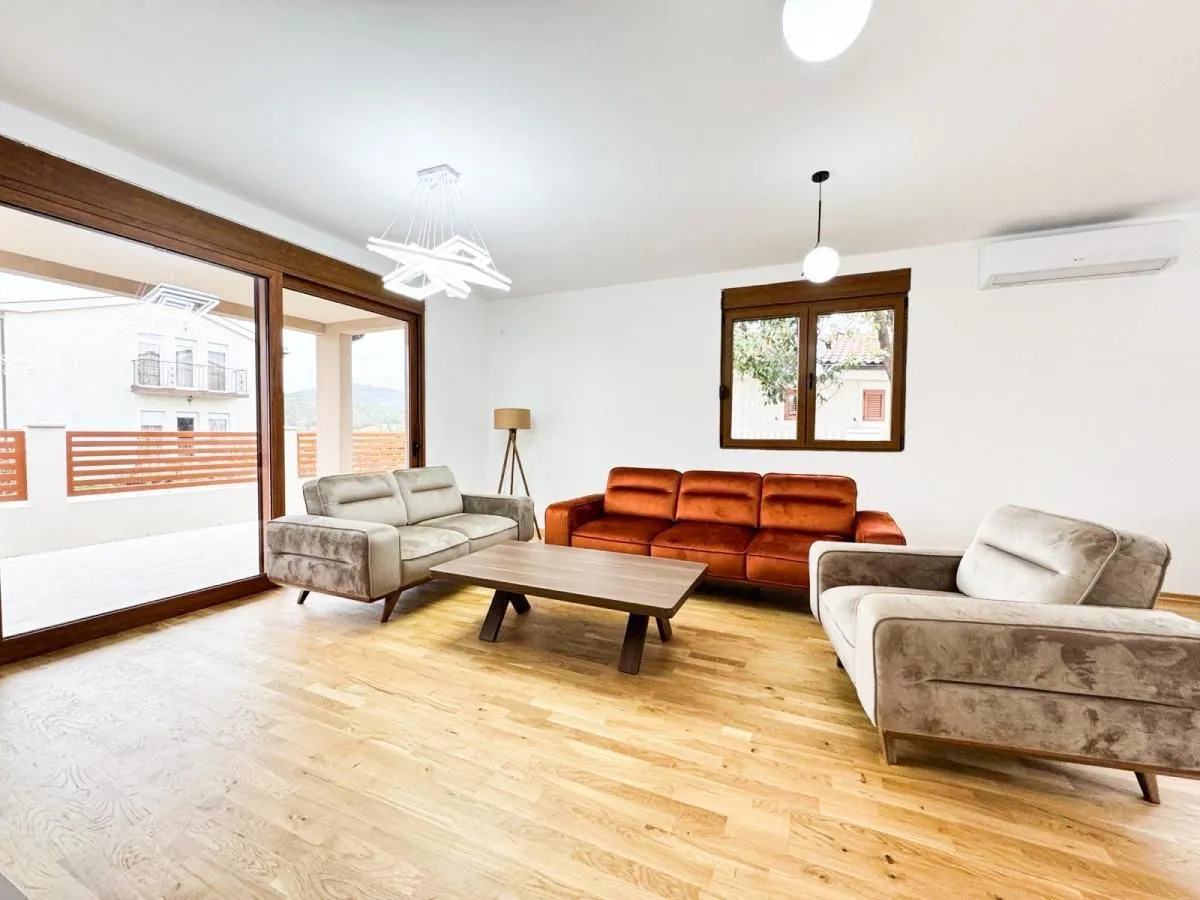Rent, house, 140m², Donja Gorica, Podgorica