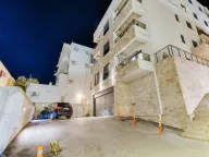 Izdavanje, dvosoban stan, 56m², Lazi, Budva - image 9