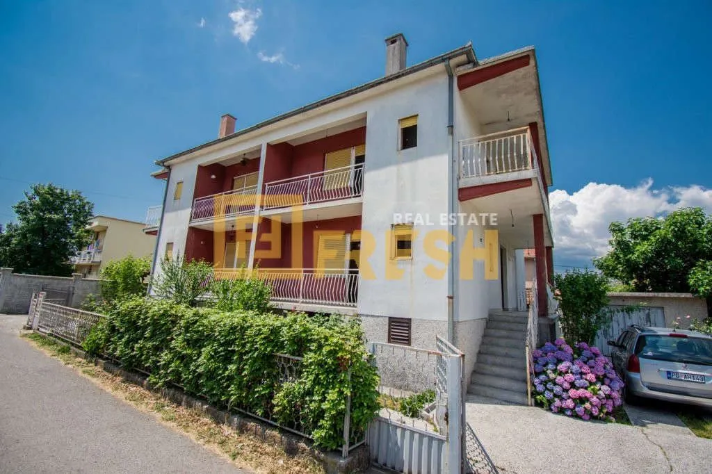 Sale, house, 214m², Tološi, Podgorica