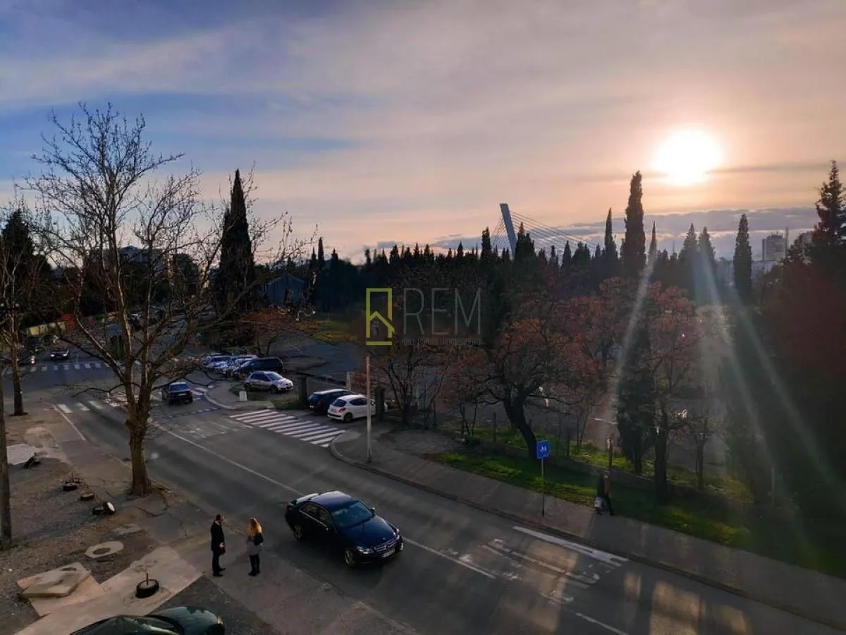 Izdavanje, dvosoban stan, 55m², Centar, Podgorica