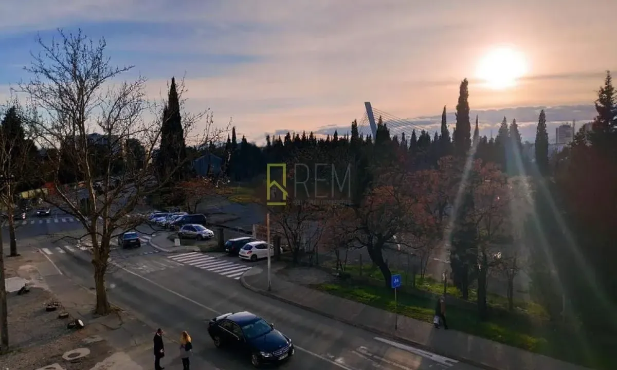 Izdavanje, dvosoban stan, 55m², Centar, Podgorica