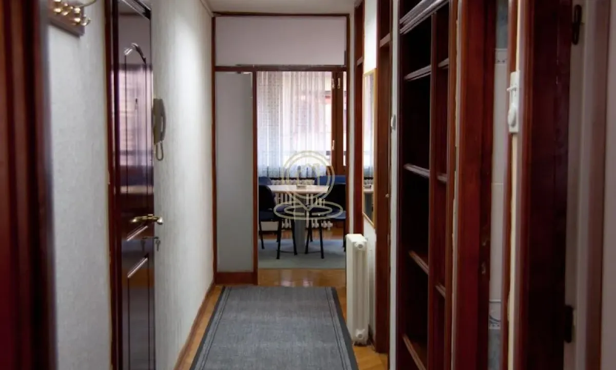 Izdavanje, trosoban stan, 80m², Vračar Sve Podlokacije, Beograd
