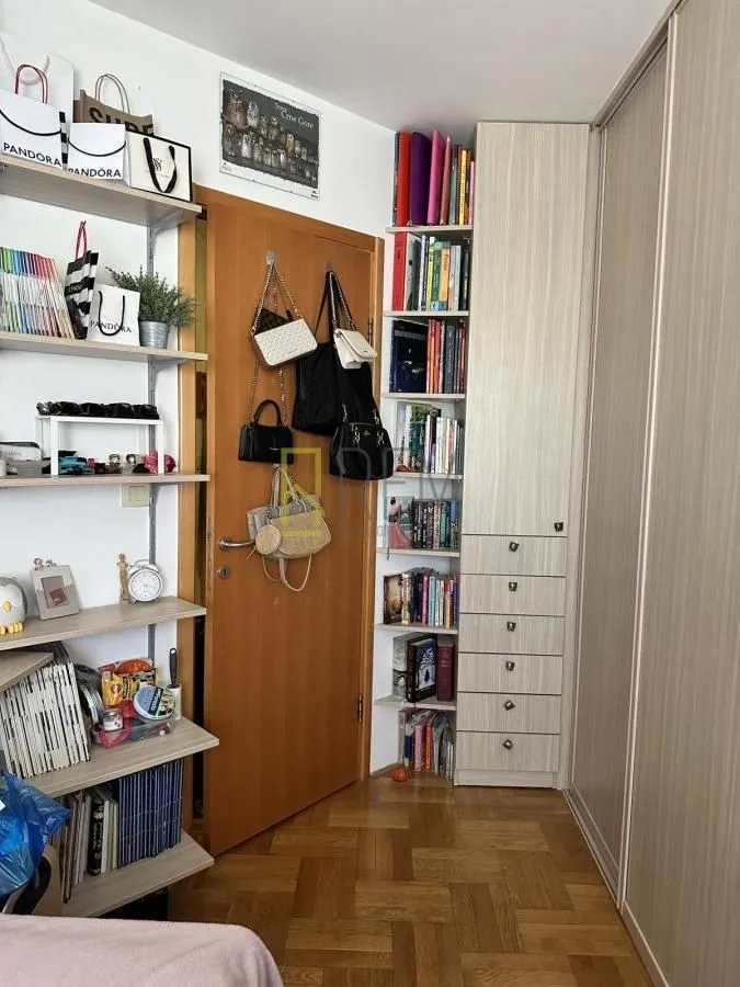 Prodaja, trosoban stan, 81m², Stari Aerodrom, Podgorica