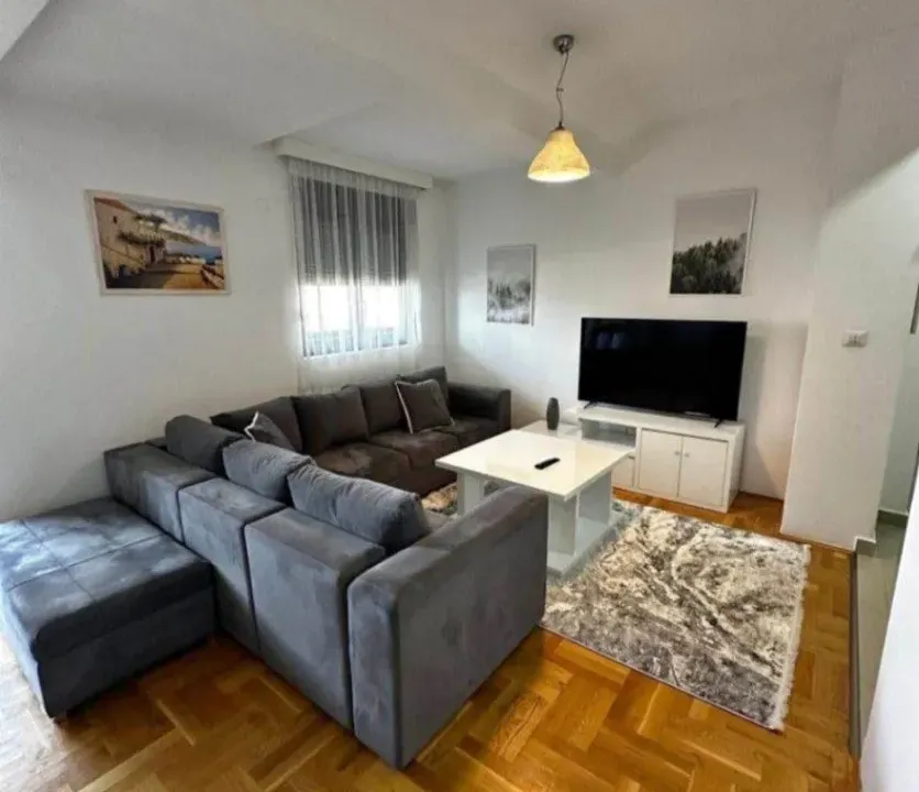 Izdavanje, dvosoban stan, 65m², Vezirov Most, Podgorica