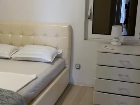 Izdavanje, dvosoban stan, 100m², Šušanj, Bar - image 9