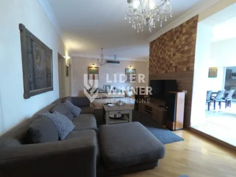 Prodaja, četvorosoban stan, 190m², Vračar Hram, Vračar Sve Podlokacije - image 2