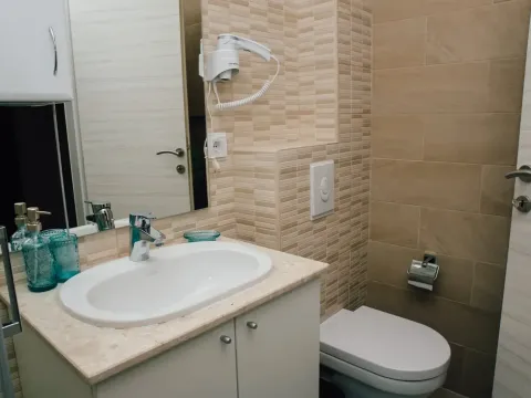 Izdavanje, stan, 66m², Tivat, Crna Gora - image 4