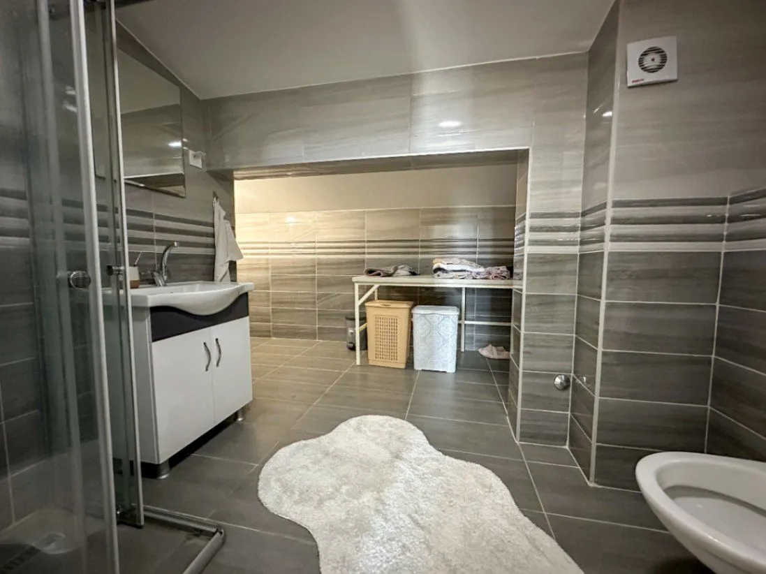 Rent, four bedroom apartment, 160m², Stari Aerodrom, Podgorica