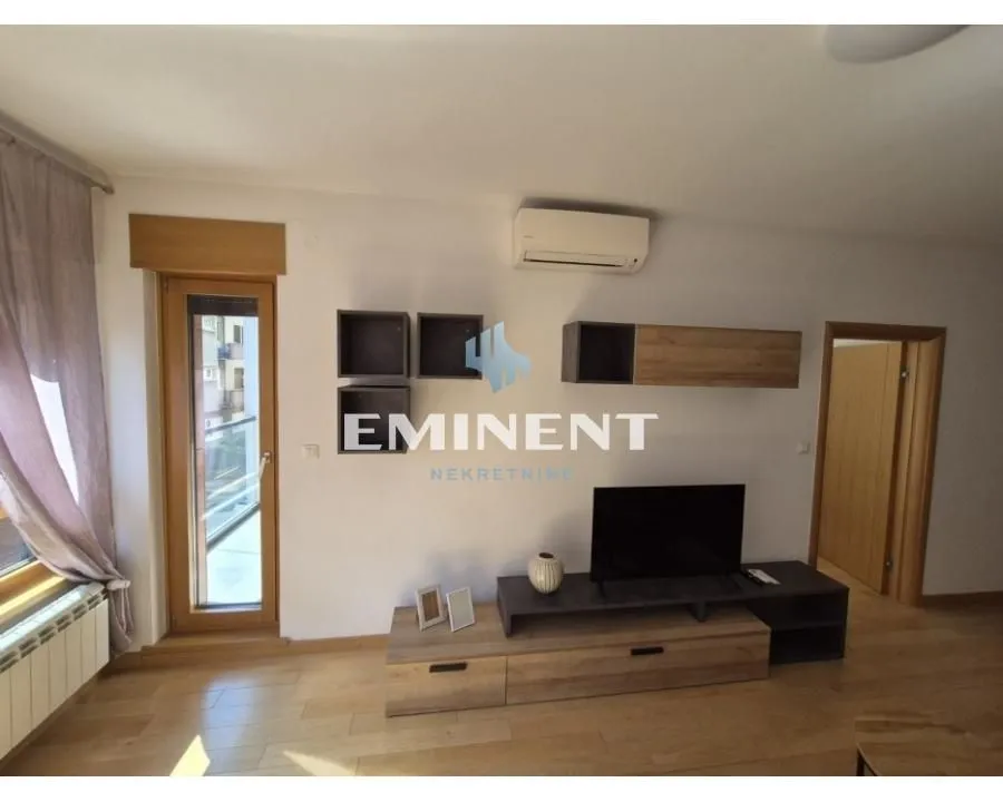 Izdavanje, dvosoban stan, 50m², Južni Bulevar, Vračar Sve Podlokacije