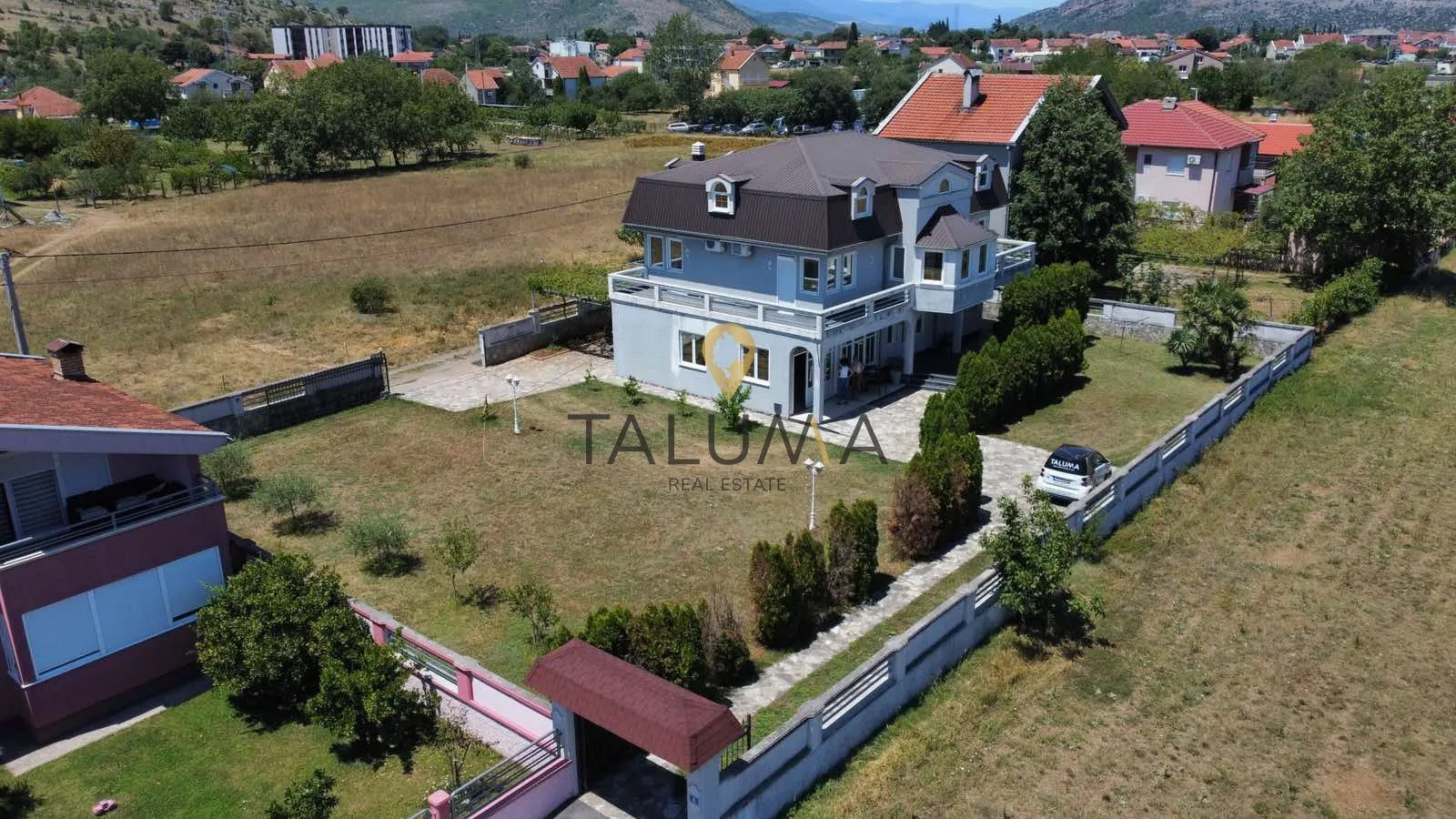 Prodaja, kuća, 350m², Dahna, Podgorica