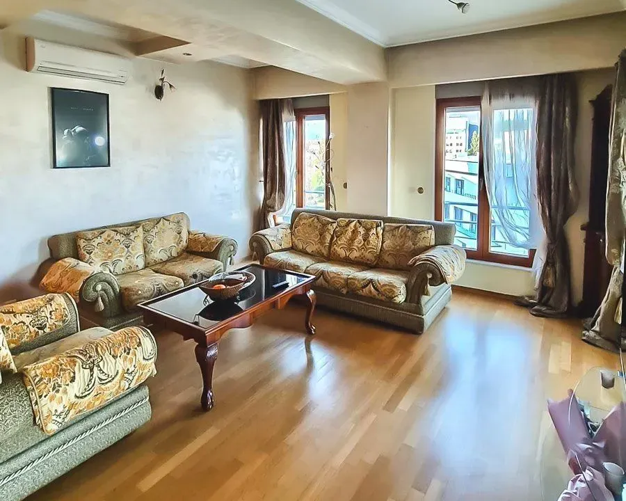 Izdavanje, dvosoban stan, 120m², Centar, Podgorica