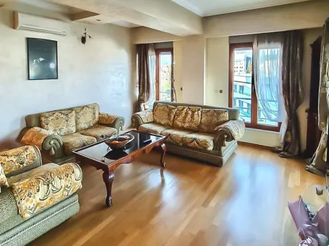 Izdavanje, dvosoban stan, 120m², Centar, Podgorica - image 1