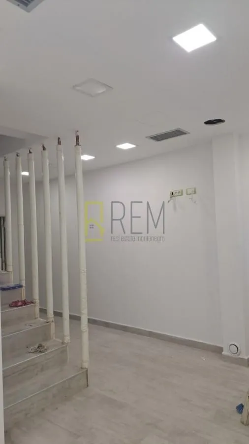 Sale, office space, 78m², Cetinje, Crna Gora