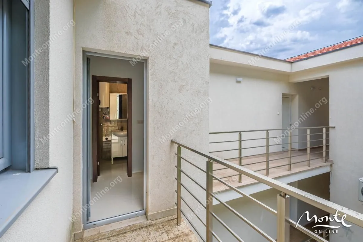 Prodaja, trosoban stan, 103m², Dobrota, Kotor