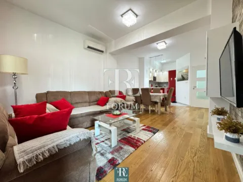 Izdavanje, dvosoban stan, 80m², Centar, Podgorica - image 3