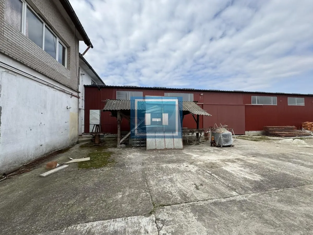 Izdavanje, poslovni prostor, 750m², Mijatovac, Ćuprija