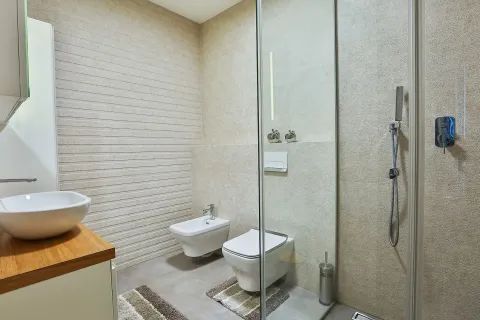 Izdavanje, dvosoban stan, 117m², Centar, Budva - image 10