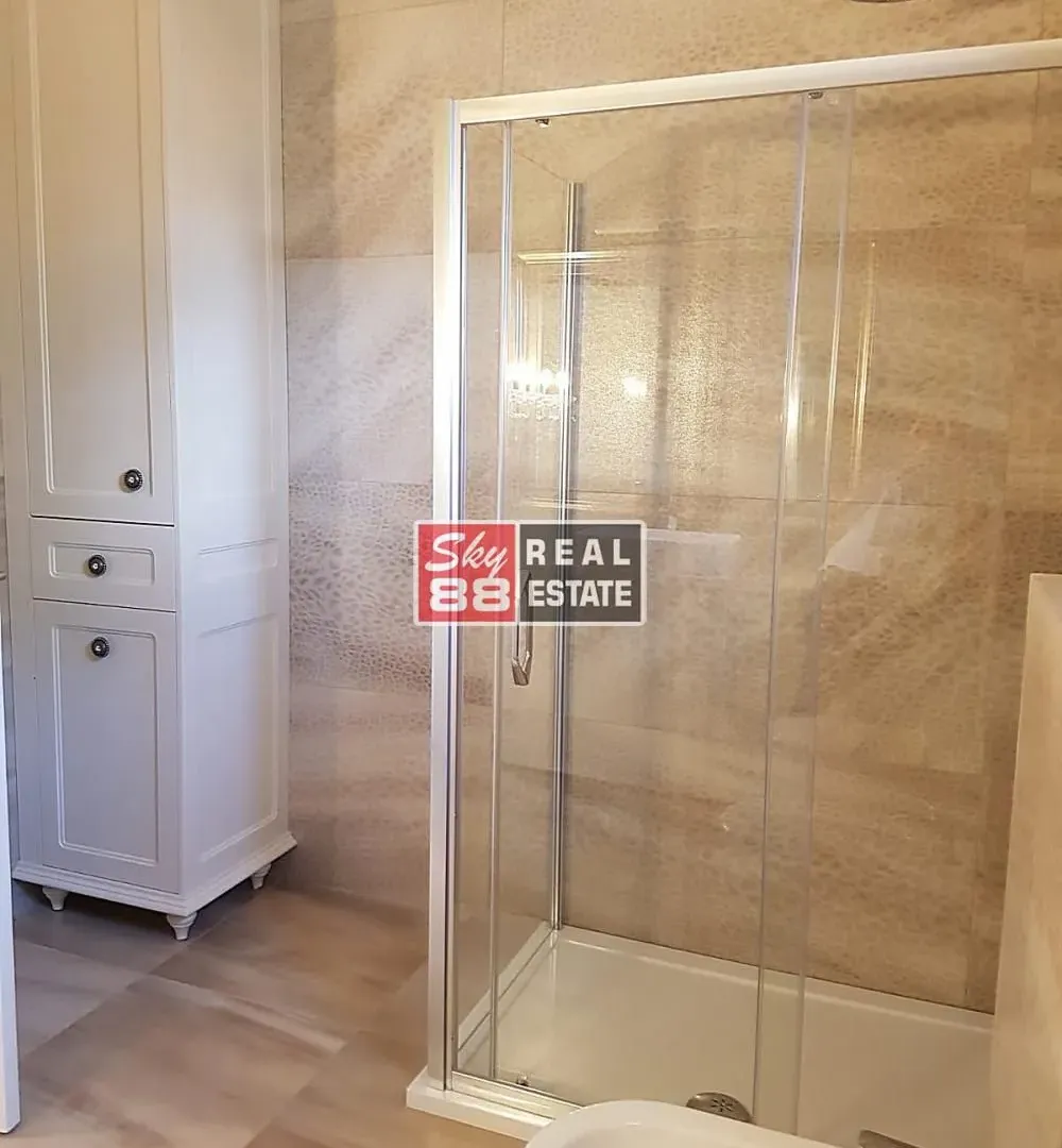 Izdavanje, stan, 215m², Senjak, Beograd