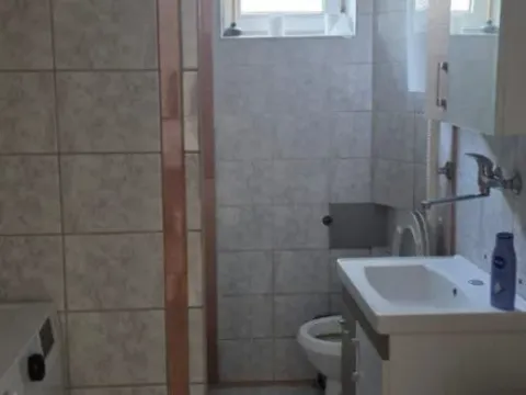 Izdavanje, dvosoban stan, 100m², Kalimanj, Tivat - image 2