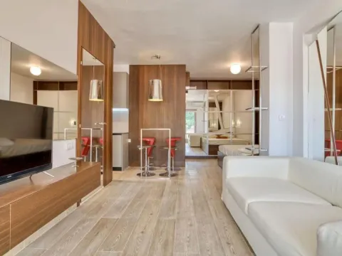 Rent, studio apartment, 33m², Budva, Crna Gora - image 1