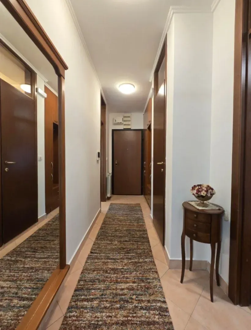 Prodaja, trosoban stan, 130m², Stari Aerodrom, Podgorica