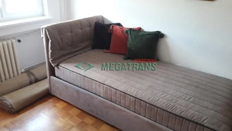Izdavanje, četvorosoban stan, 97m², Centar, Novi Sad